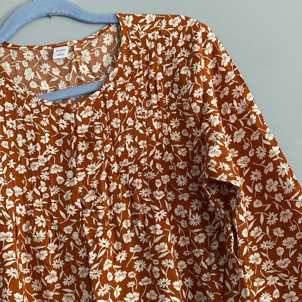 Old Navy Burnt Orange Floral Button-Up Top - Picture 2 of 5